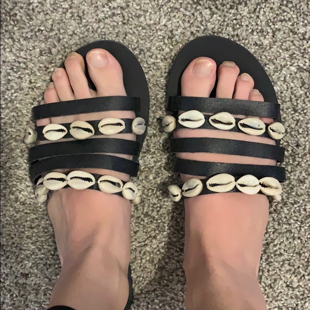 Black Seashell Sandals